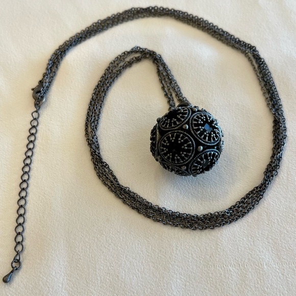 Round Pendant Necklace of Oxidized Silver and Black Onyx - Picture 2 of 16
